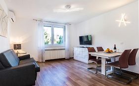 Modern 2Bdr Apartment In Old Town- Best Location